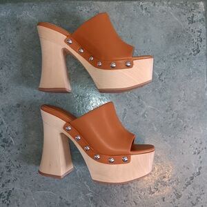 Charles & Keith Cognac 70's Style Leather Platform Open Toe Clogs Size 38/8 NEW